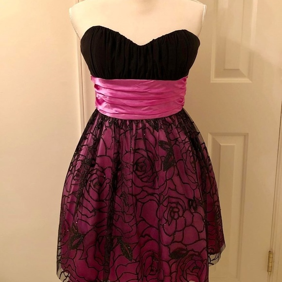 Blondie Nites Dresses & Skirts - Blondie Nites SZ 7  Cocktail / Prom Dress